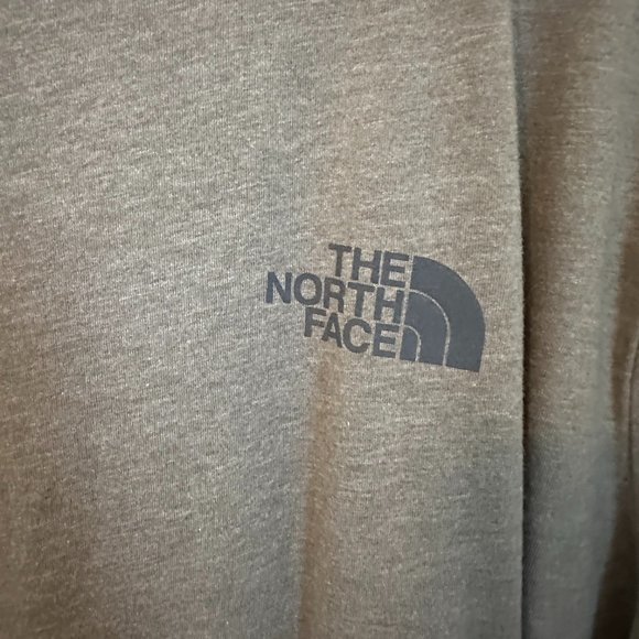 Set of 2 - The North Face Men XL Mountain Logo Short sleeve T-Shirts - Picture 9 of 12